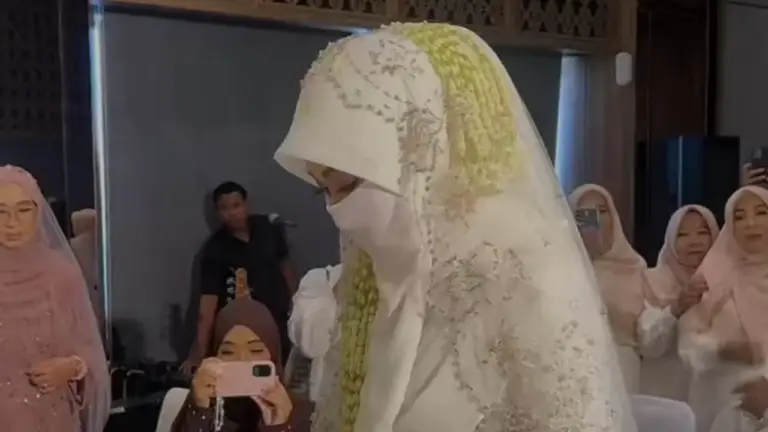 Fiki Naki Menikah, Ini Mahar Mewah untuk Tinandrose Fiki Naki Menikah, Ini Mahar Mewah untuk Tinandrose