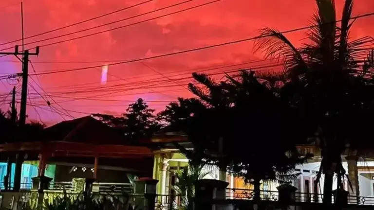 BMKG Jelaskan Penyebab Fenomena Langit Merah di Banten