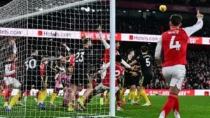 Mark Clattenburg Desak PGMOL Perketat Aturan Sepak Pojok Arsenal yang Ganggu Kiper