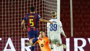 Hansi Flick Kritik Pertahanan Barcelona Usai Pastikan Lolos ke 16 Besar Liga Champions