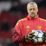 Remko Pasveer Hengkang, Ajax Bidik Maarten Paes sebagai Kiper Utama Baru