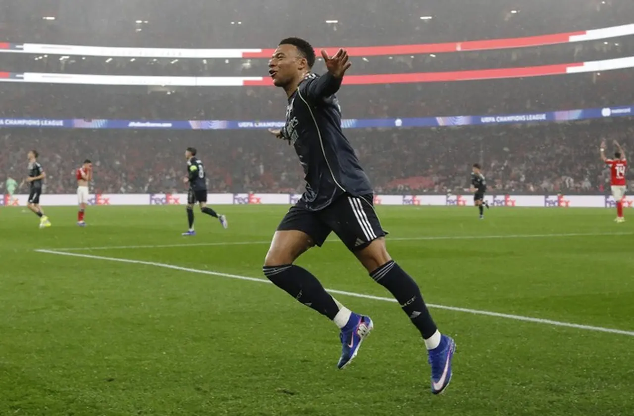 Kylian Mbappe Puncaki Daftar Top Skor Liga Champions dengan 13 Gol Kylian Mbappe Puncaki Daftar Top Skor Liga Champions dengan 13 Gol