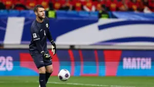 Fabrizio Romano: Maarten Paes Gabung Ajax Amsterdam Minggu Ini, Dikontrak Hingga 2029