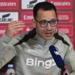 Liam Rosenior Anggap Laga Chelsea vs Arsenal Biasa Saja, Fokus ke Pertandingan Berikutnya