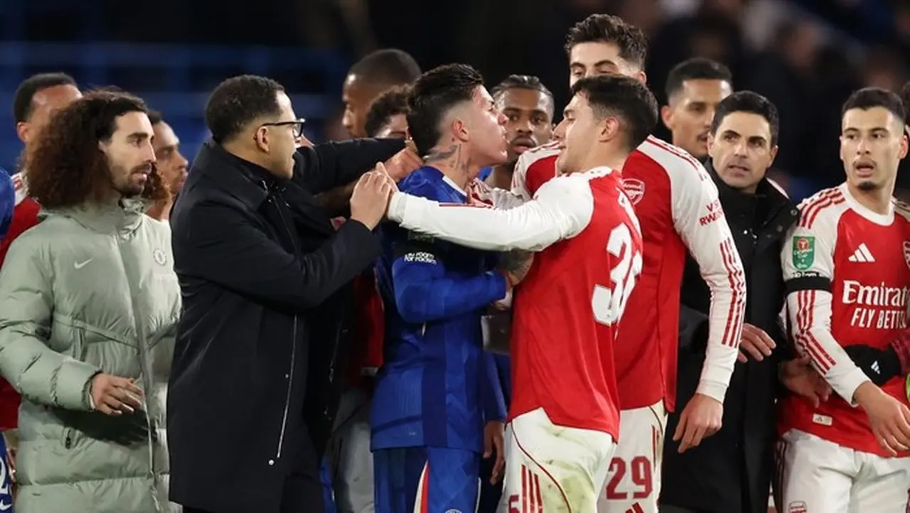 Drama Lapangan Hijau: Enzo Fernandez dan Zubimendi Bersitegang Pasca Chelsea Kalah dari Arsenal