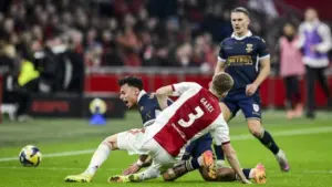 Ajax Ditahan Imbang 2-2 oleh Go Ahead Eagles, Dean James Berkontribusi dalam Laga Eredivisie