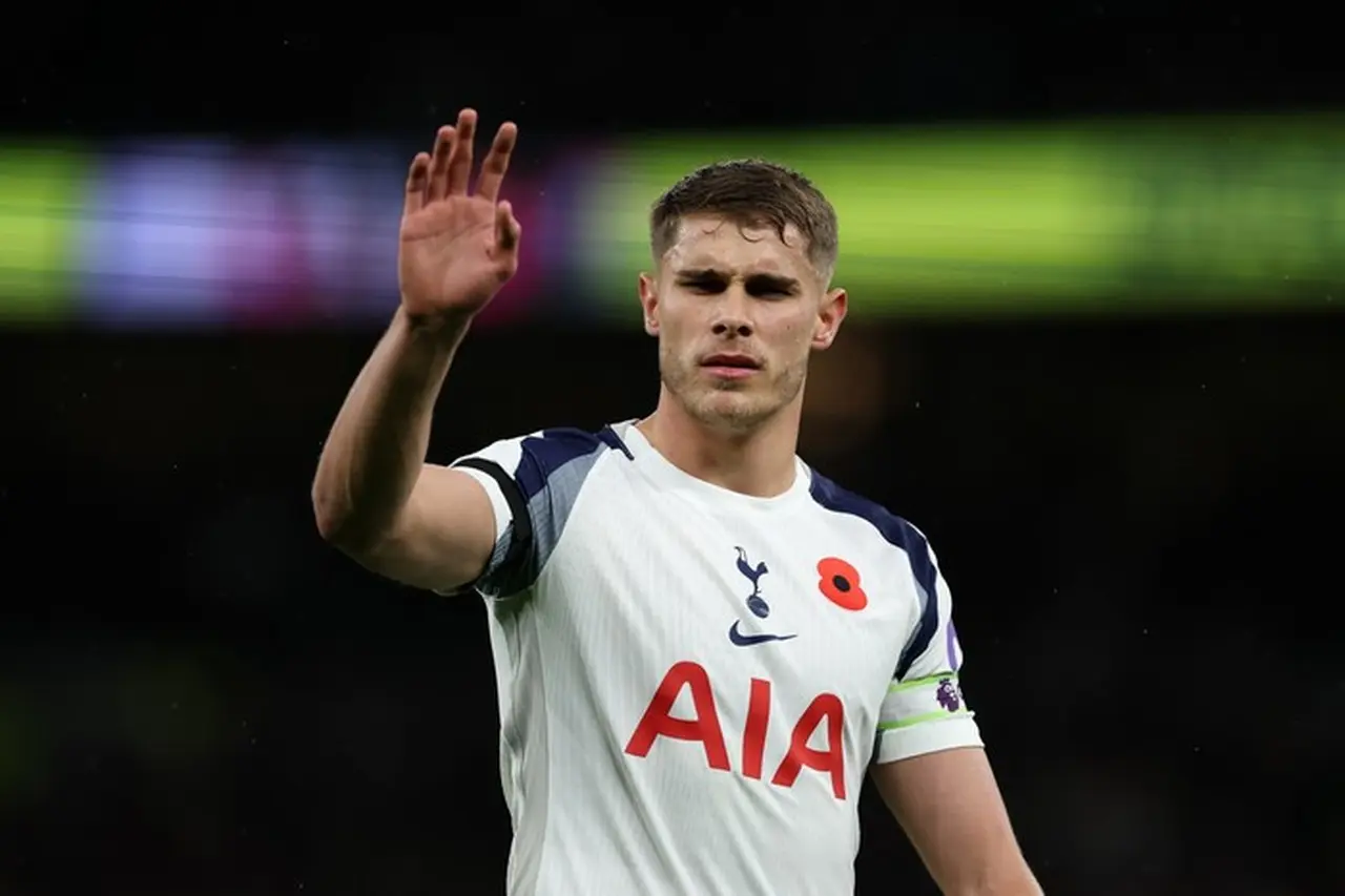 Tottenham Hotspur Siap Jual Micky van de Ven, Bidik Rekor Transfer Termahal Liga Inggris