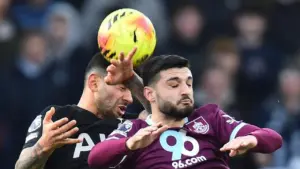 Imbang 1-1 di Babak Pertama, Burnley Tahan Tottenham Hotspur di Turf Moor
