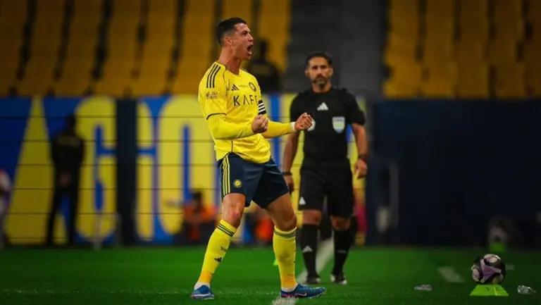 Liga Arab Saudi: Ronaldo Cetak Brace, Al Nassr Puncaki Klasemen Usai Libas Al Hazm 4-0