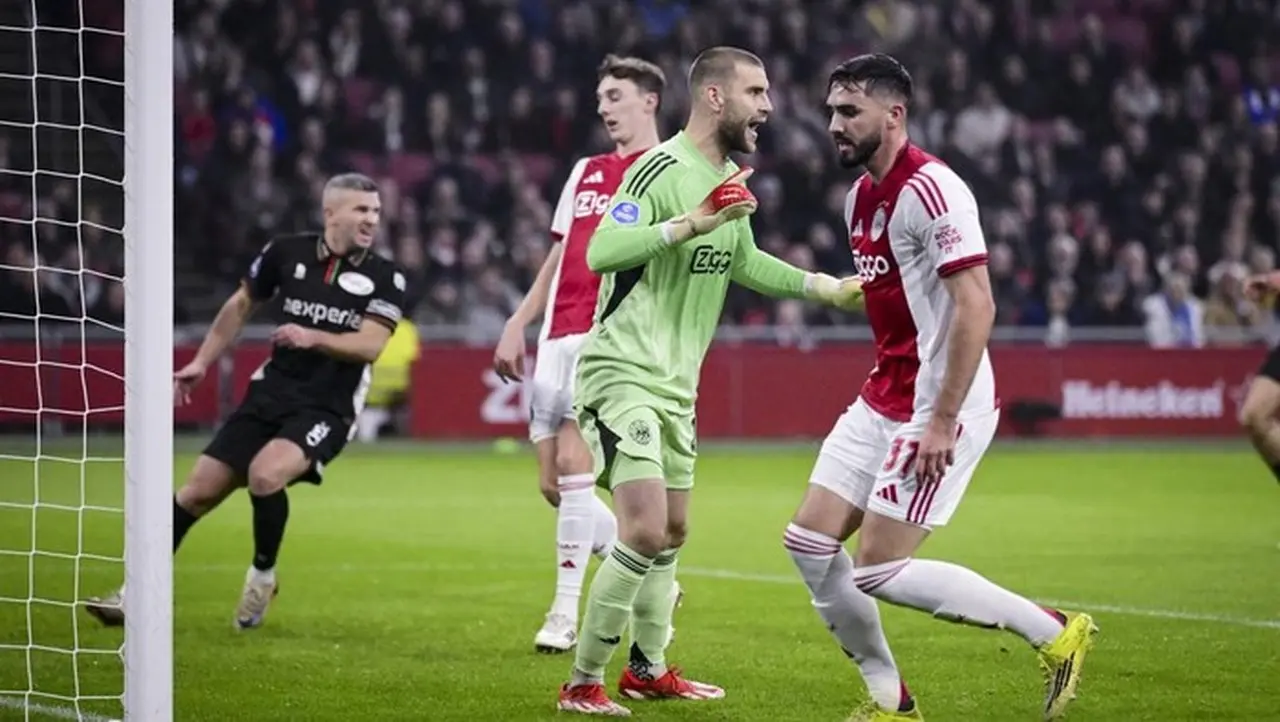 Debut Maarten Paes Berujung Imbang 1-1 Ajax Amsterdam Kontra NEC Nijmegen Debut Maarten Paes Berujung Imbang 1-1 Ajax Amsterdam Kontra NEC Nijmegen