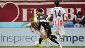 Borussia Mönchengladbach Takluk 1-2 dari Freiburg, Kevin Diks Debut di Bundesliga