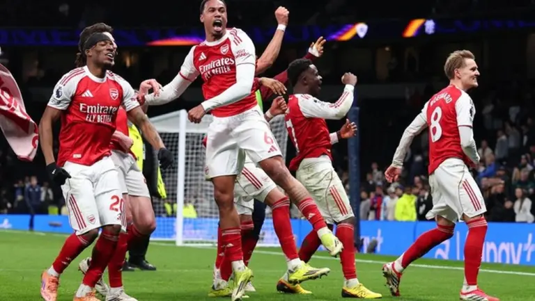 Klasemen Liga Inggris: Arsenal Jauhi Manchester City Usai Bantai Tottenham Hotspur 4-1