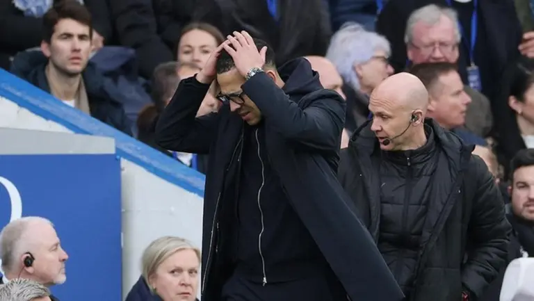 Liam Rosenior Akui Bola Mati Jadi Titik Lemah Chelsea Usai Ditahan Imbang Burnley Liam Rosenior Akui Bola Mati Jadi Titik Lemah Chelsea Usai Ditahan Imbang Burnley