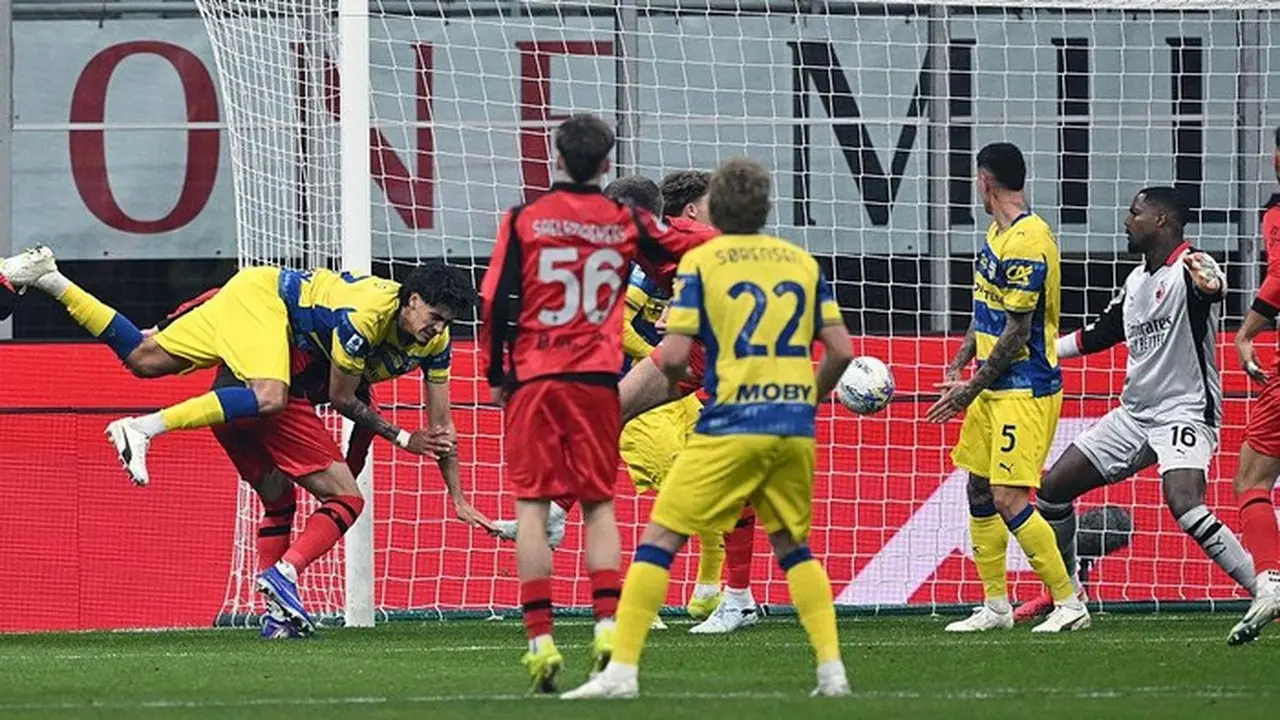 Parma Tiru Skema Sepak Pojok Arsenal, Kalahkan AC Milan 1-0 di San Siro Parma Tiru Skema Sepak Pojok Arsenal, Kalahkan AC Milan 1-0 di San Siro