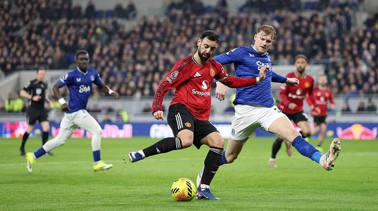 Babak Pertama Everton vs Manchester United Berakhir Tanpa Gol Babak Pertama Everton vs Manchester United Berakhir Tanpa Gol