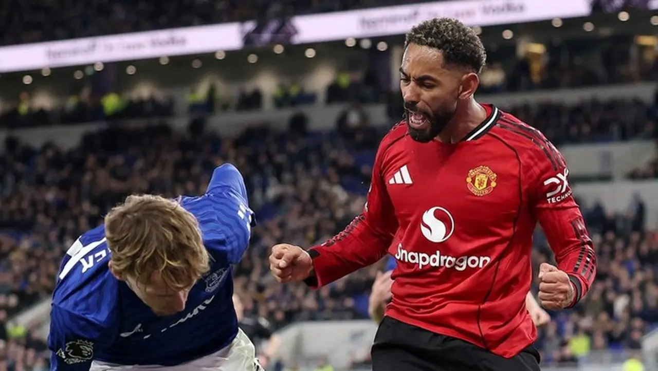Michael Carrick Puji Matheus Cunha, MU Raih Tiga Poin Penting di Kandang Everton