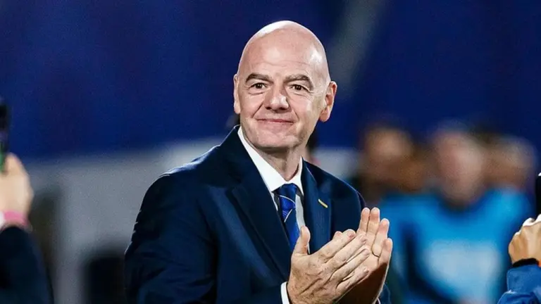 Menpora Ukraina Kecam FIFA Pertimbangkan Cabut Sanksi Rusia: Tindakan Tak Bertanggung Jawab Menpora Ukraina Kecam FIFA Pertimbangkan Cabut Sanksi Rusia: Tindakan Tak Bertanggung Jawab