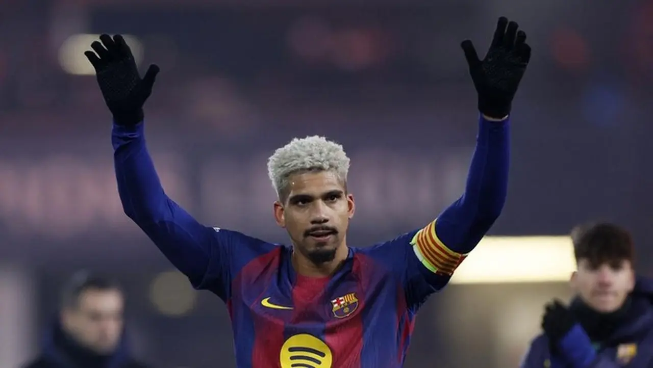 Gol Copa del Rey, Araujo Peluk Hansi Flick: Terima Kasih atas Dukungan di Masa Sulit