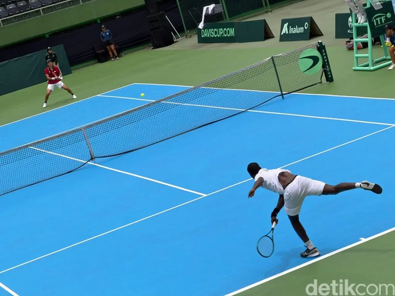 Piala Davis 2026: Indonesia Sementara Unggul 2-0 atas Togo Berkat Kemenangan Rifqi dan Justin