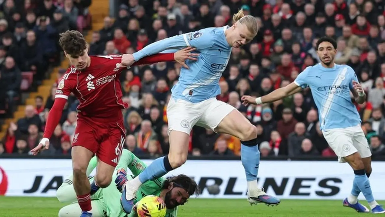 Manchester City Raih Poin Krusial di Anfield, Bernardo Silva Ungkap Tekanan Buru Arsenal