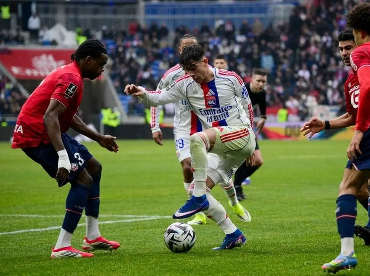 Ligue 1: Lille Kalah 0-1 dari Lyon, Debut Calvin Verdonk Berakhir Pahit