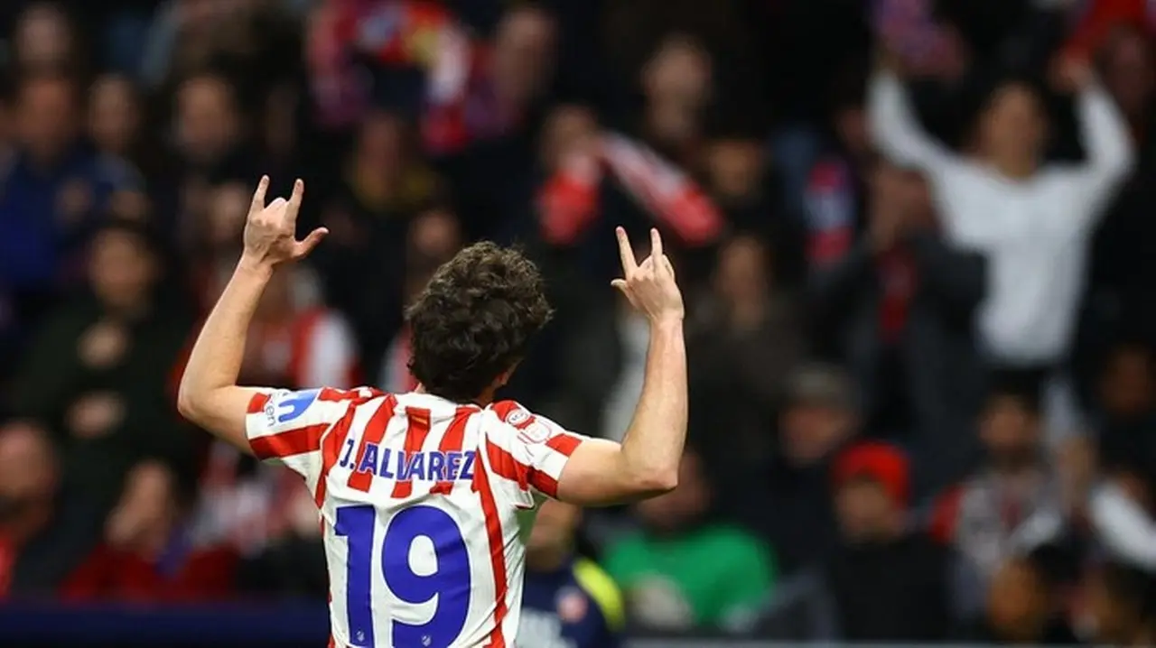 Julian Alvarez Akhiri Paceklik Gol, Atletico Madrid Libas Barcelona 4-0 di Copa del Rey