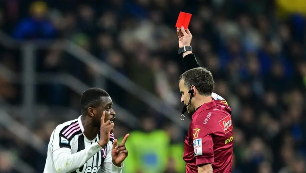 Kontroversi Kartu Merah Kalulu: Bastoni Disorot, Wasit La Pena Dikecam Petinggi Juventus