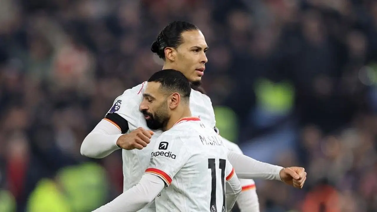 Virgil van Dijk Desak Mohamed Salah Perpanjang Kontrak di Liverpool