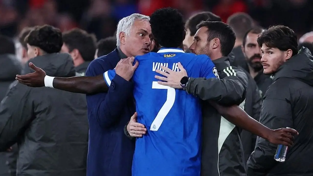 Jose Mourinho Kritik Selebrasi Vinicius Junior: “Tidak Sopan dan Memanasi Lawan”