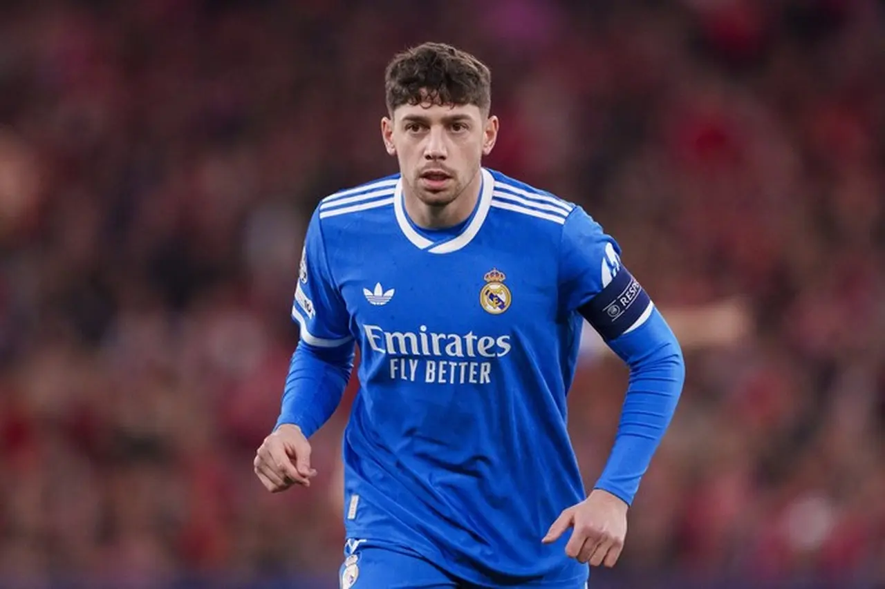 Federico Valverde Pukul Wajah Bek Benfica, Wasit Tak Beri Sanksi Federico Valverde Pukul Wajah Bek Benfica, Wasit Tak Beri Sanksi