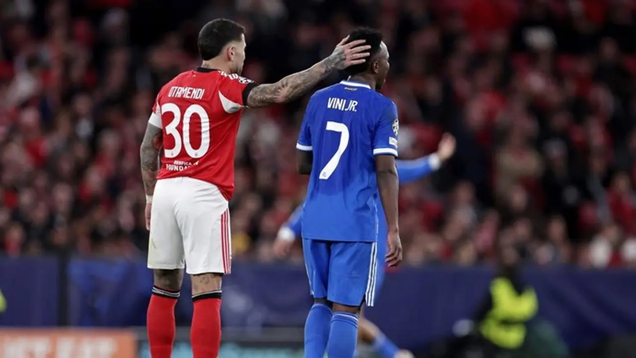 Wesley Sneijder Kecam Nicolas Otamendi Pamer Tato Piala Dunia ke Vinicius Junior