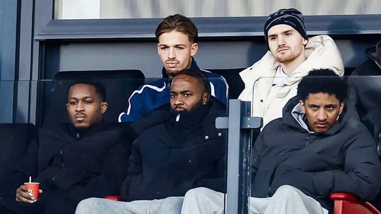 Demi Raheem Sterling, Feyenoord Gelar Latihan di Belgia Tunggu Izin Kerja Turun Demi Raheem Sterling, Feyenoord Gelar Latihan di Belgia Tunggu Izin Kerja Turun